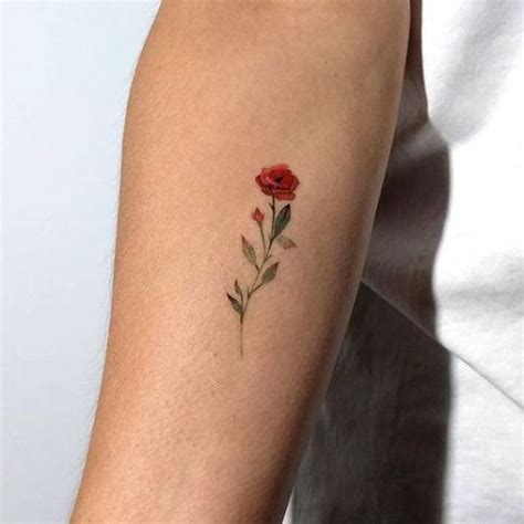 Tatuaggi con i fiori: 15 nuove idee per chi ama i tattoo。